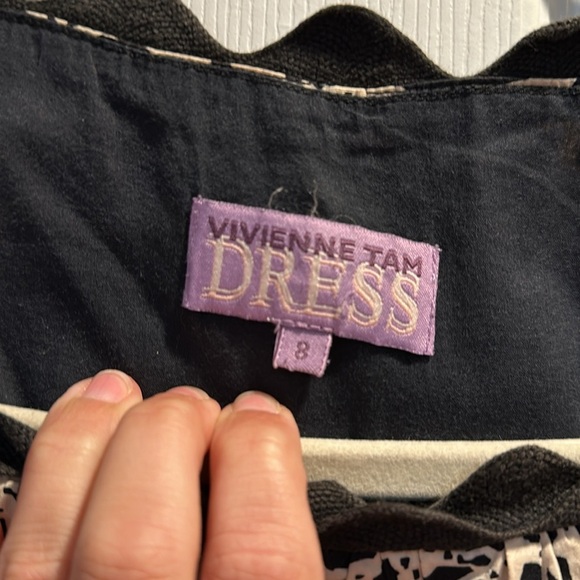 Vivienne Tam Tan and White Printed Sleeveless A-Line Dress 8 - Picture 2 of 8